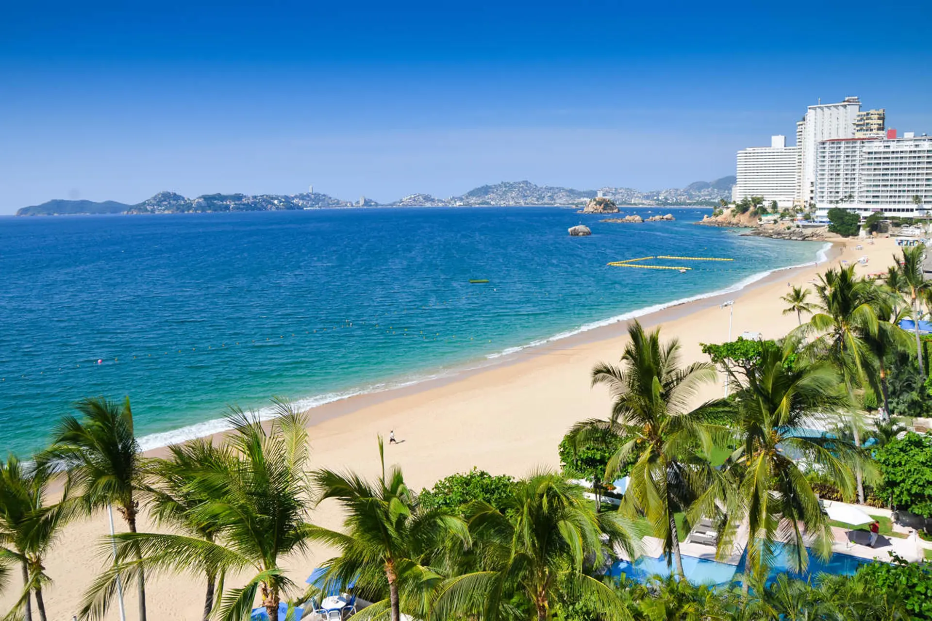 Acapulco, la Perla del Pacifico, ya esta de pie y recupera turismo