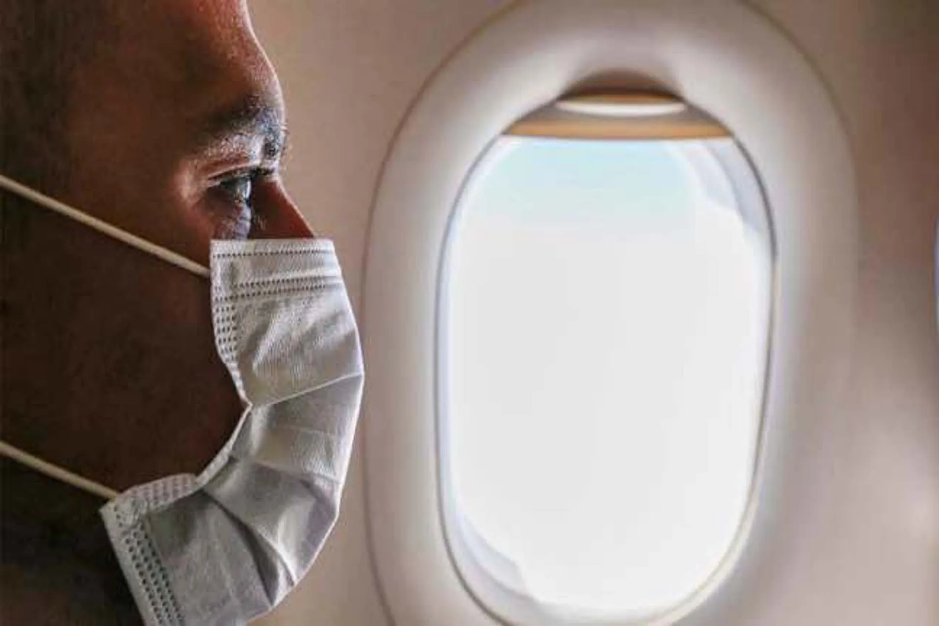 Un estudio de la Clínica Mayo analizó a 10.000 pasajeros sanos que viajaron de EE. UU. a Italia durante 6 meses y demostró una muy baja tasa de infección en aviones
