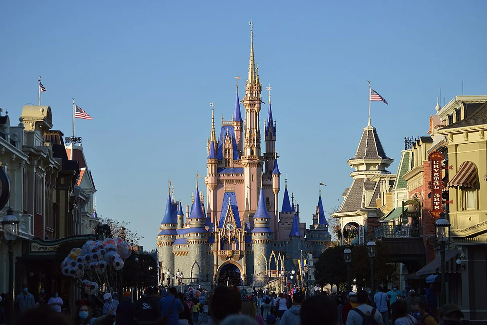 Disney suspendió el mandato de vacunación  a sus empleados